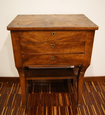 Antique French Dressing Table from the 1800s in Directoire style in walnut wood