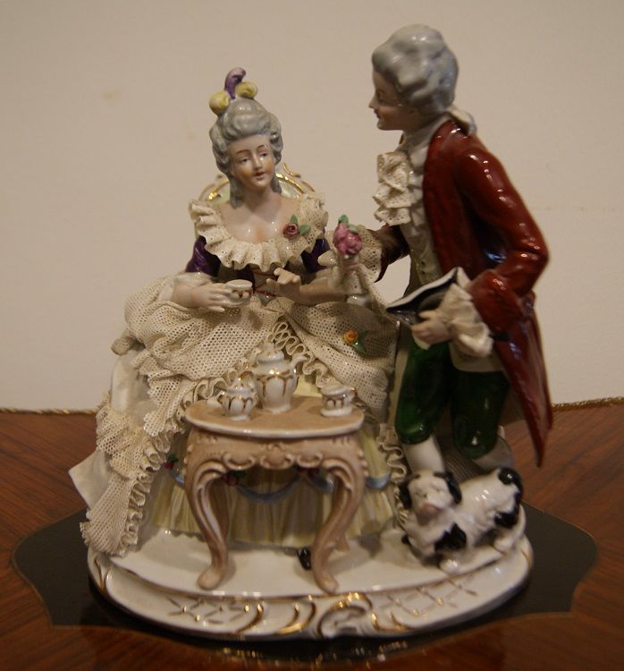Antica statuetta in porcellana inglese  Royal Crown Derby del 1800