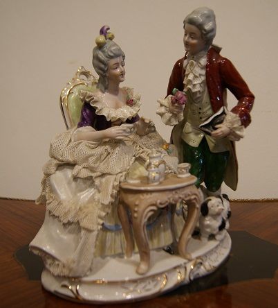 Antica statuetta in porcellana inglese  Royal Crown Derby del 1800