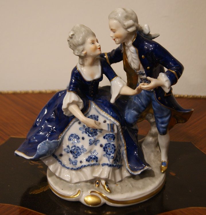 Antica statuetta in porcellana inglese Royal Crown Derby del 1800
