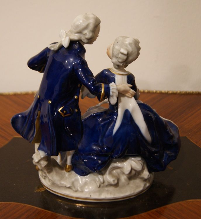 Antica statuetta in porcellana inglese Royal Crown Derby del 1800