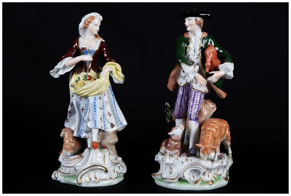 Coppia di statuine in porcellana decorata Dresda marchiate