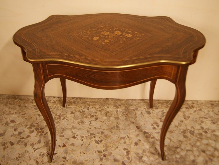 Antico tavolo da salotto francese del 1800 intarsiato