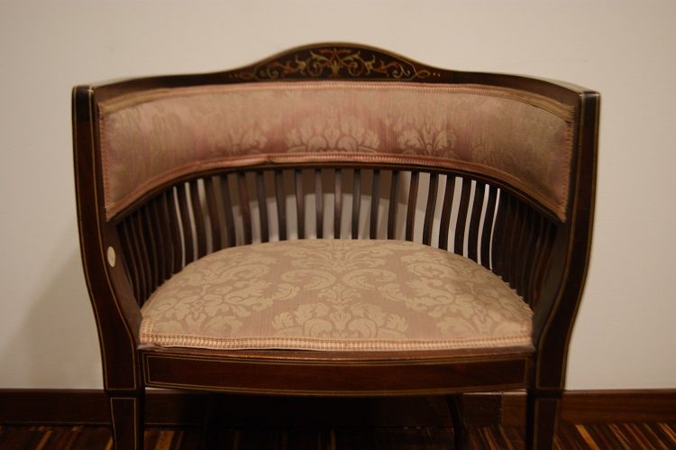 Antica poltroncina inglese del 1800 stile vittoriano in mogano