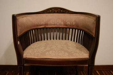 Antique English armchair from the 1800s, Victorian style in mahogany