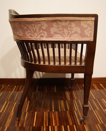 Antica poltroncina inglese del 1800 stile vittoriano in mogano