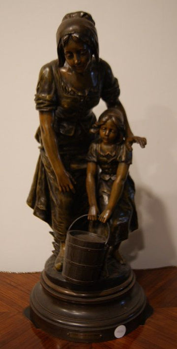 Sculpture en zamak d'Émile Nestor Joseph Carlier (1849-1927) représentant une dame avec un enfant