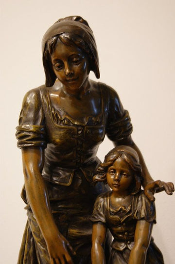 Scultura in Zamak di Émile Nestor Joseph Carlier (1849-1927) raffigurante donna con bambina