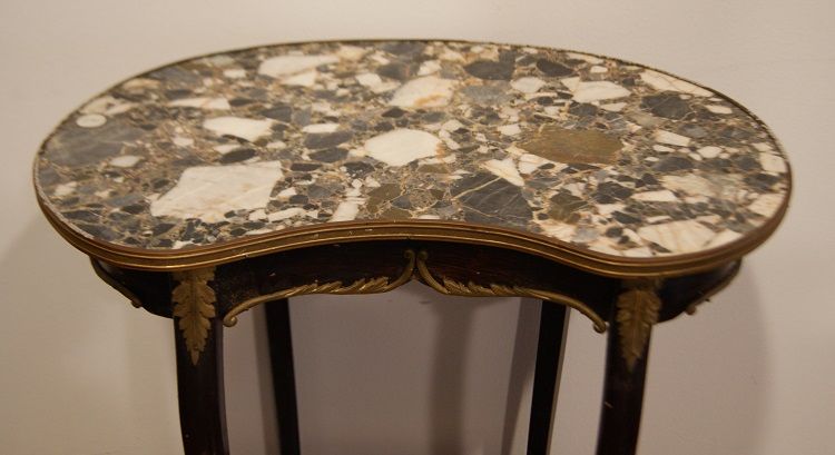 Antico tavolino a fagiolo del 1800 stile Luigi XV con piano in marmo