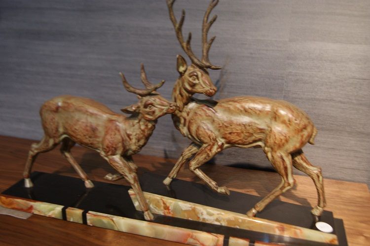 Antica scultura in metallo stile Decò raffigurante cervi
