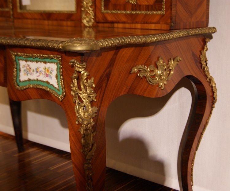 Antico scrittoio bonheur du jour stile Luigi XV con bronzi e Sevres