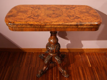 Table à jeux ancienne du 19ème siècle en bois de bruyère avec sculptures