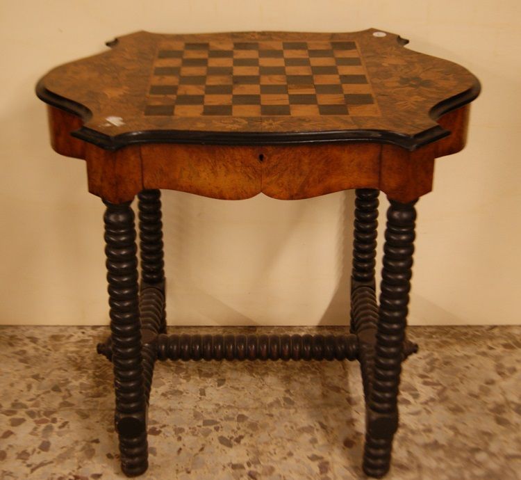 Antico tavolino da gioco in radica con intarsi inglese del 1800