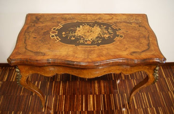 Table à jeux console de style Louis XV des années 1800 avec marqueteries