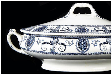 Small oval decorated white ceramic tureen