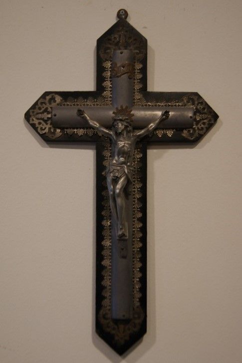 Crucifix italien antique de 1900 en métal