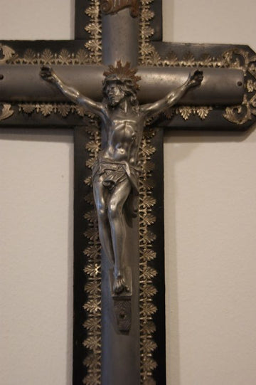 Crucifix italien antique de 1900 en métal