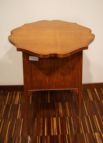 Antico tavolino del 1800 Sheraton in satinwood