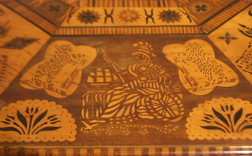 Table anglaise antique richement marquetée des années 1800