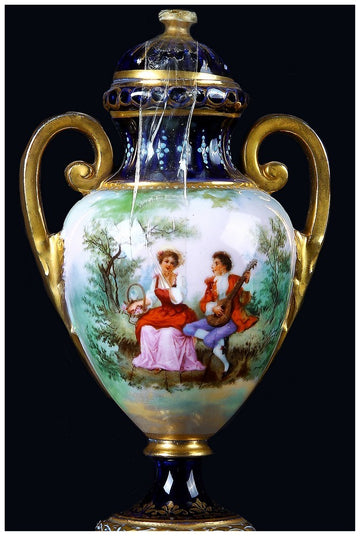 Piccolo vaso in porcellana con coperchio