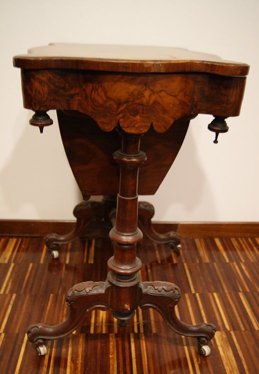 Antico tavolino da lavoro Vittoriano del 1800 in radica