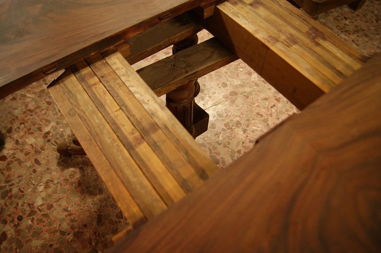 Antico tavolo ovalino del 1800 Luigi Filippo in mogano e piuma