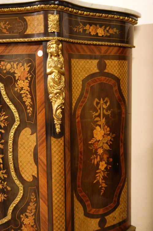 Credenza francese Luigi XV del 1800 intarsiata e bronzi