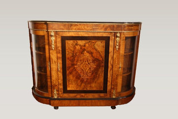 Louis XVI sideboard from 1800 in walnut briar with inlays and bronzes