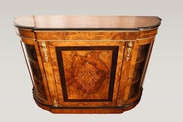 Louis XVI sideboard from 1800 in walnut briar with inlays and bronzes