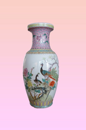 Vaso cinese in porcellana bianca decorata