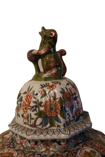 Vaso in porcellana francese riccamente decorato