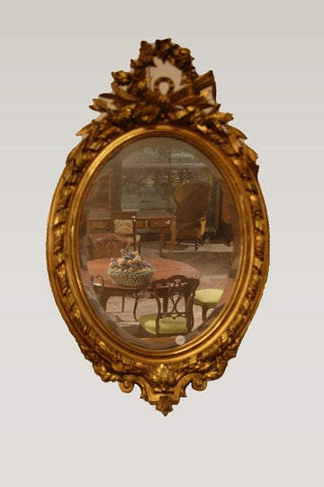 Miroir ovale avec corniche de style Louis XV