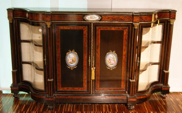 Edler Servant aus Ebenholz mit Sèvres-Porzellanmedaillons im Louis XV-Stil