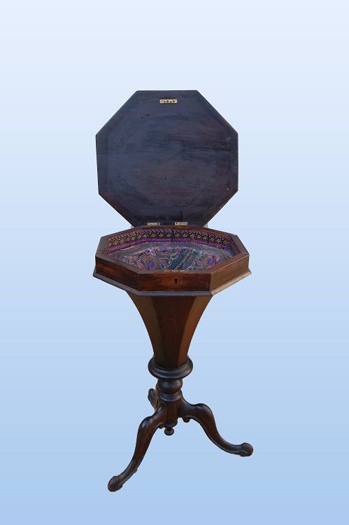 Antico tavolino da lavoro Vittoriano del 1800 in noce
