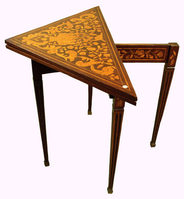 Table de jeu hollandaise antique des années 1800 en acajou marqueté d'érable