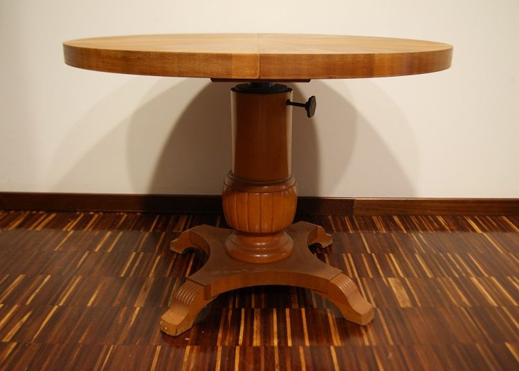 Antico tavolino allungabile in noce con intarsio up and down