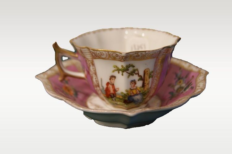 Antica tazzina con piattino da tè Meissen del 1800