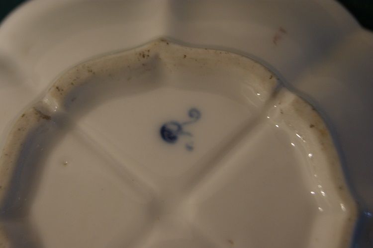 Antica tazzina con piattino da tè Meissen del 1800