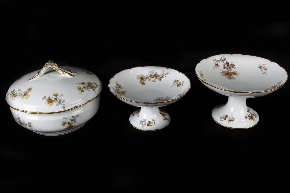Servizio da tavola in porcellana di Limoges decorata a motivi floreali