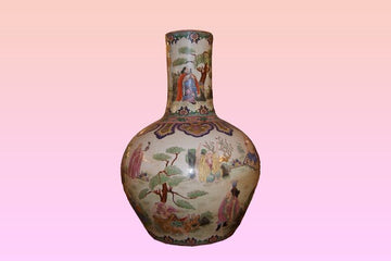 Large Chinese porcelain vase decorated with characters