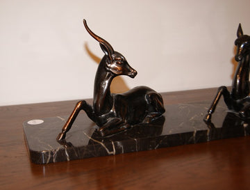 Bellissima piccola scultura Decò francese del 1900 raffigurnate Antilope cervicapra