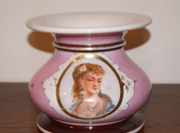 Piccolo vaso francese in porcellana rosa del 1800 con Dama dipinta