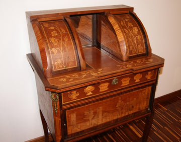 Superbe meuble français richement marqueté de style Louis XV des années 1800