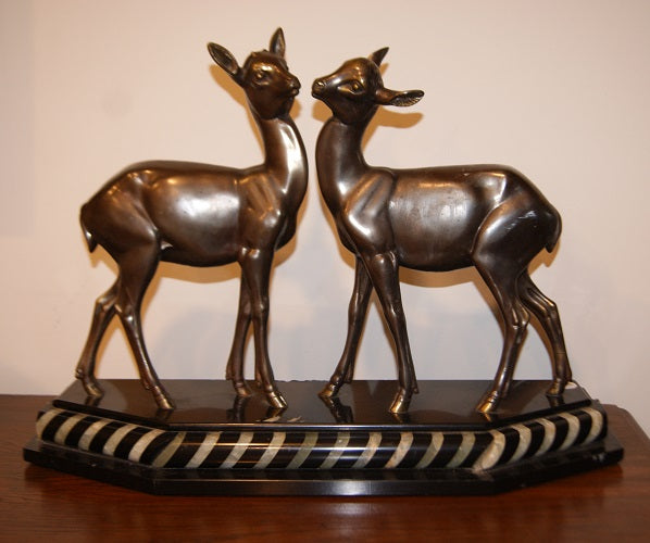 Sculpture en bronze Art Déco française du début des années 1900, paire de cerfs avec socle en marbre