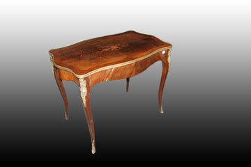 Tavolo da salotto stile Luigi XV con intarsio floreale e bronzi