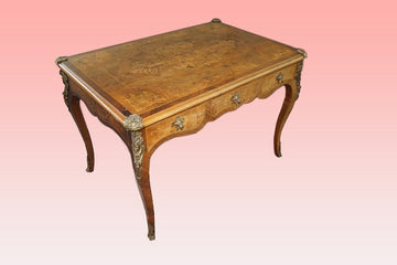 Belle table à écrire française du début des années 1800 de style Louis XV avec de riches marqueteries