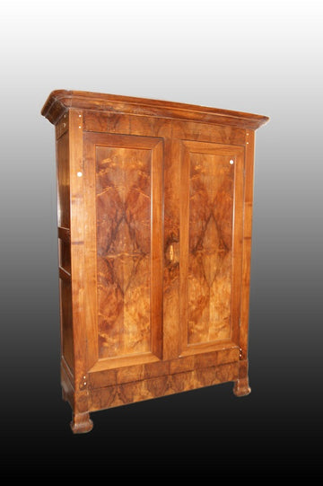 Armoire française de style Directoire en noyer et noyer de la première moitié du 19ème siècle