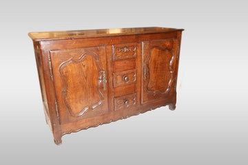 Provençal sideboard in chestnut wood from the 1800s with carvings