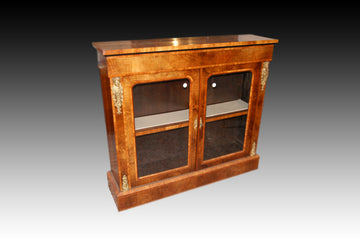 19th century Victorian 2-door display cabinet in walnut wood
