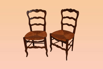 Groupe de 4 chaises françaises des années 1800 de style provençal en bois de chêne